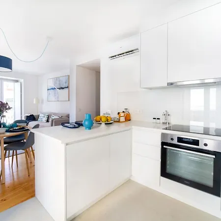 Blue By The River 1 - Elegant Two-bedroom In Santos Apartment Lisbon