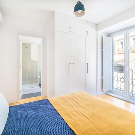Blue By The River 1 - Elegant Two-bedroom In Santos Apartment Lisbon