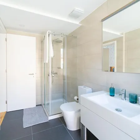 Apartment Blue By The River 1 - Elegant Two-bedroom In Santos Lisbon